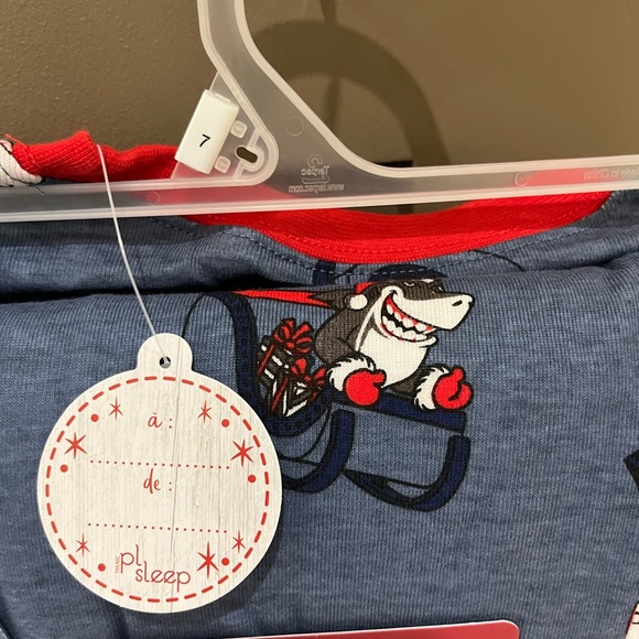 Christmas shark pyjama set.  Size 7 - Picture 3 of 4